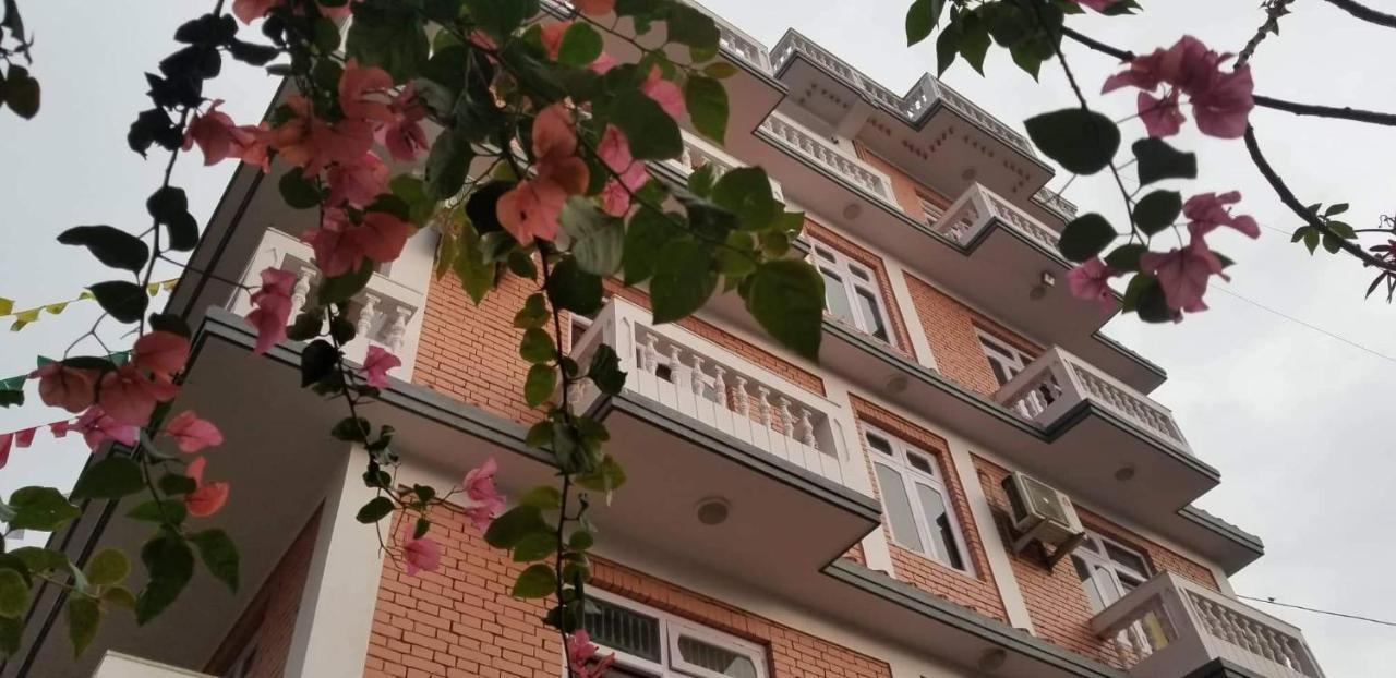 Cloud 9 Garden Otel Katmandu Dış mekan fotoğraf