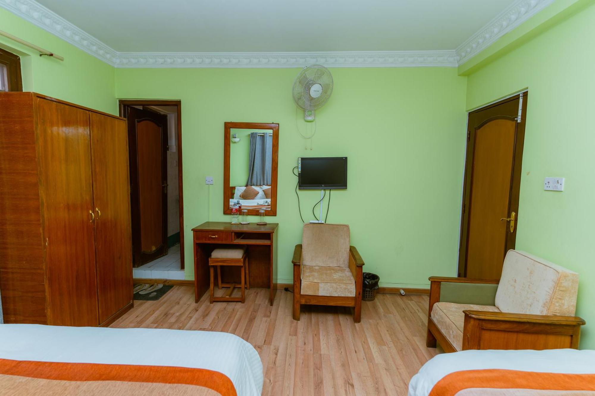 Cloud 9 Garden Otel Katmandu Dış mekan fotoğraf