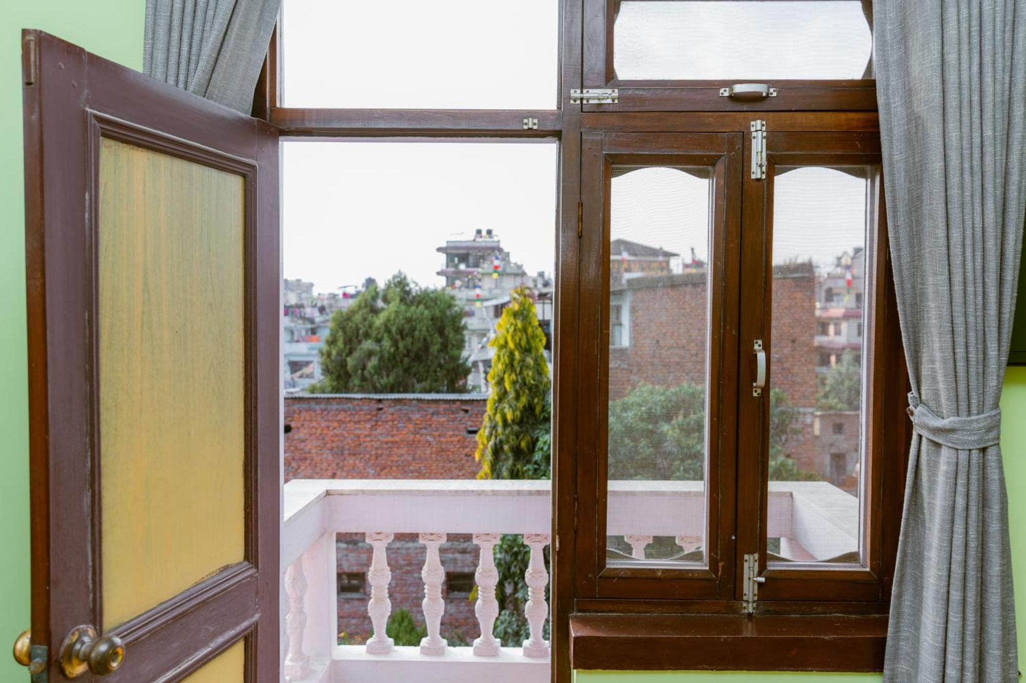 Cloud 9 Garden Otel Katmandu Dış mekan fotoğraf
