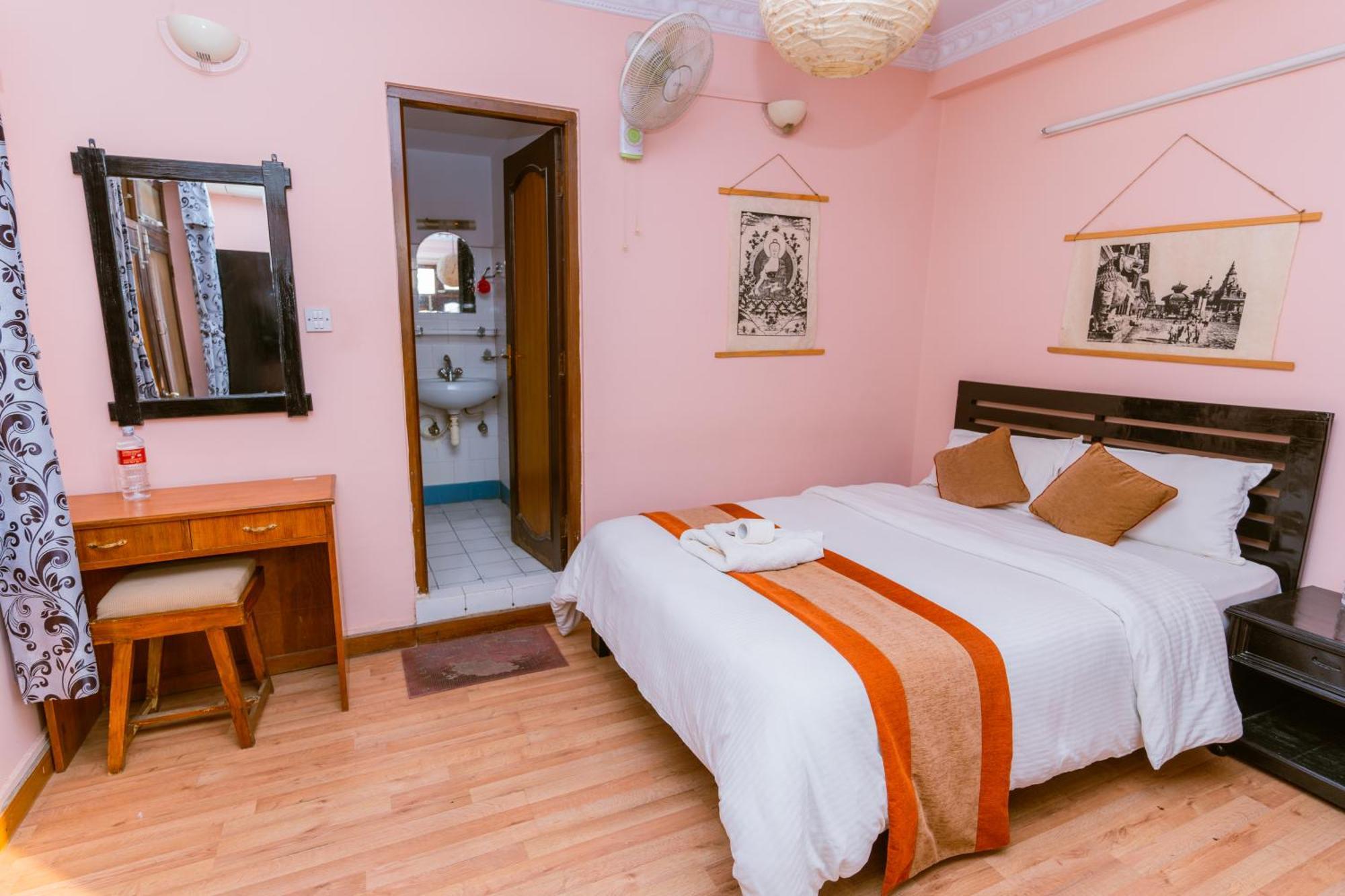 Cloud 9 Garden Otel Katmandu Dış mekan fotoğraf