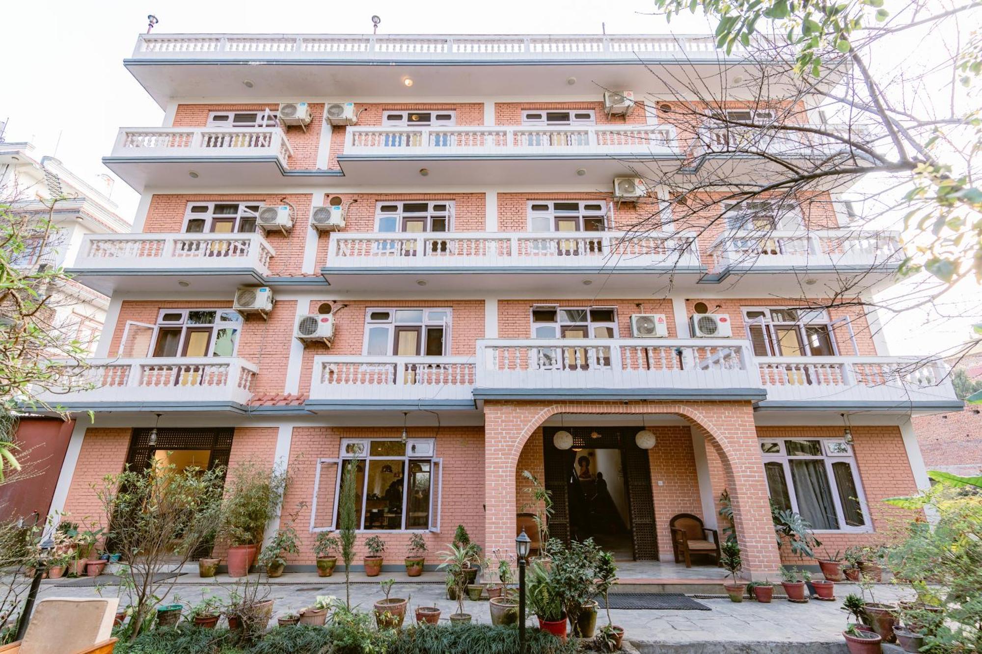 Cloud 9 Garden Otel Katmandu Dış mekan fotoğraf