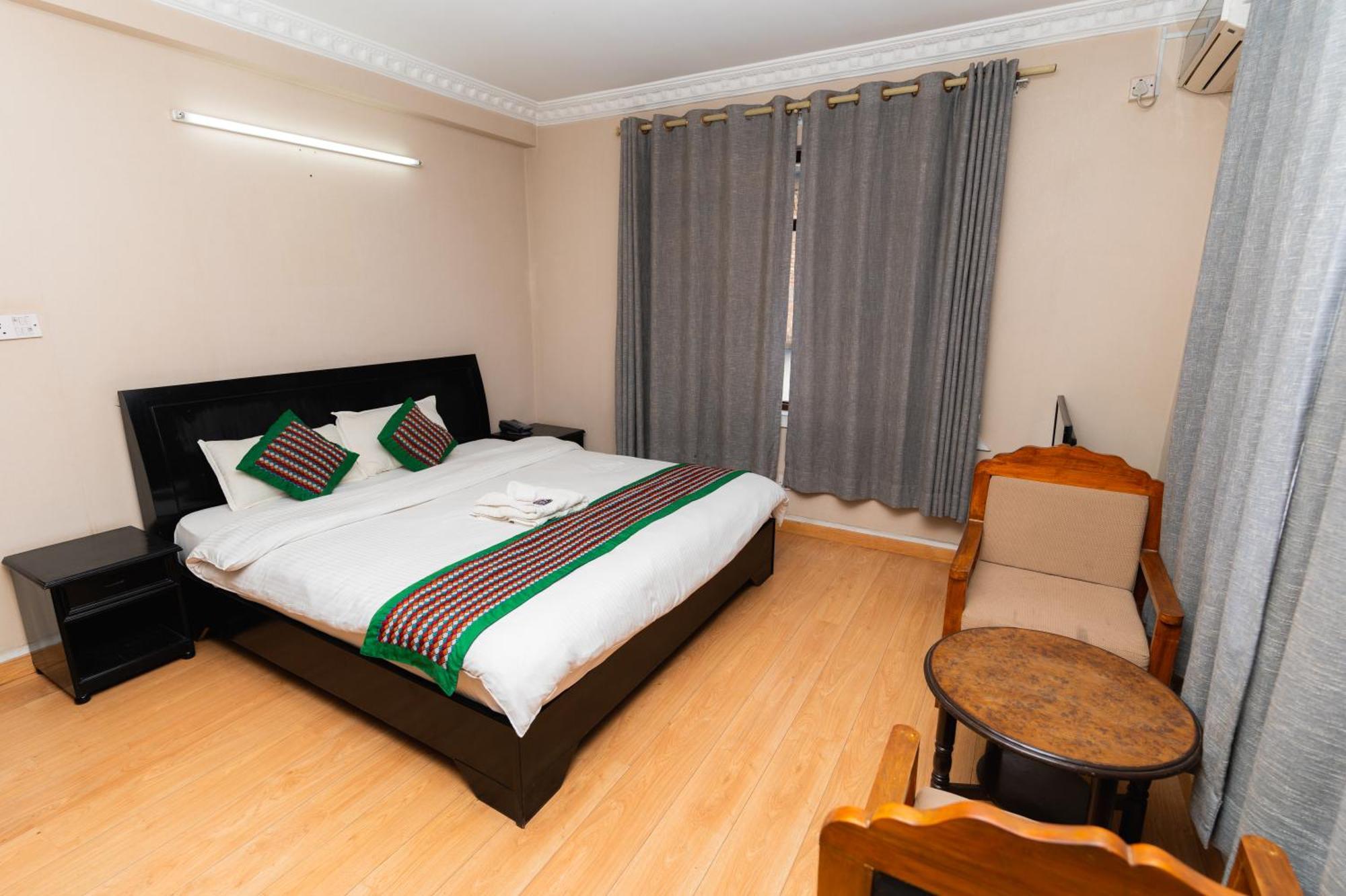 Cloud 9 Garden Otel Katmandu Dış mekan fotoğraf