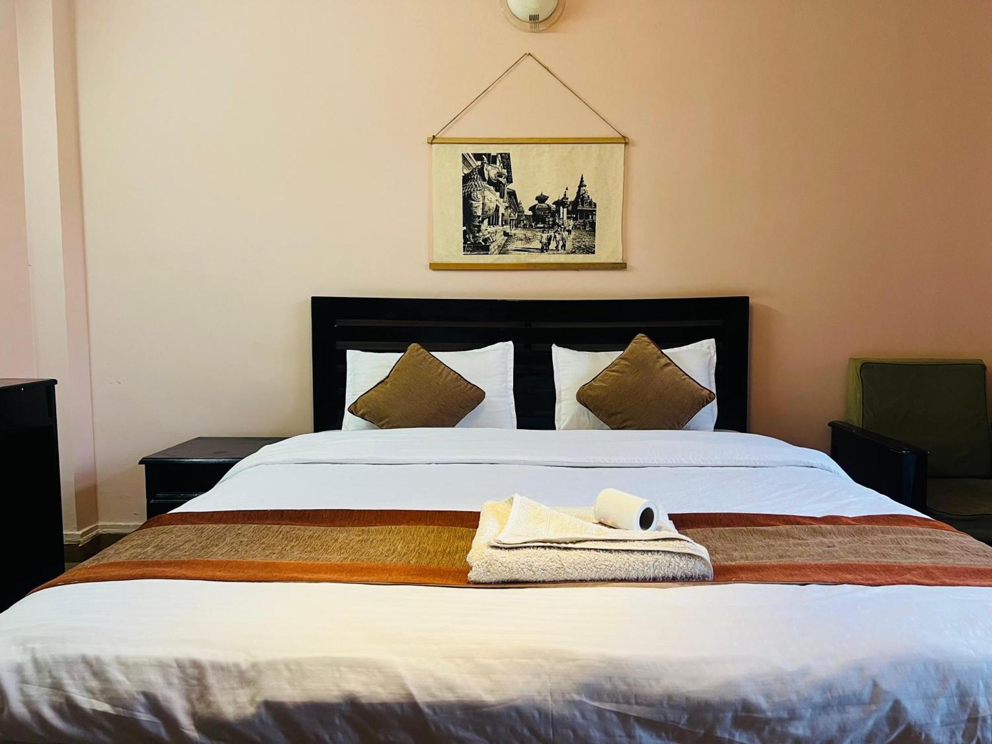 Cloud 9 Garden Otel Katmandu Dış mekan fotoğraf